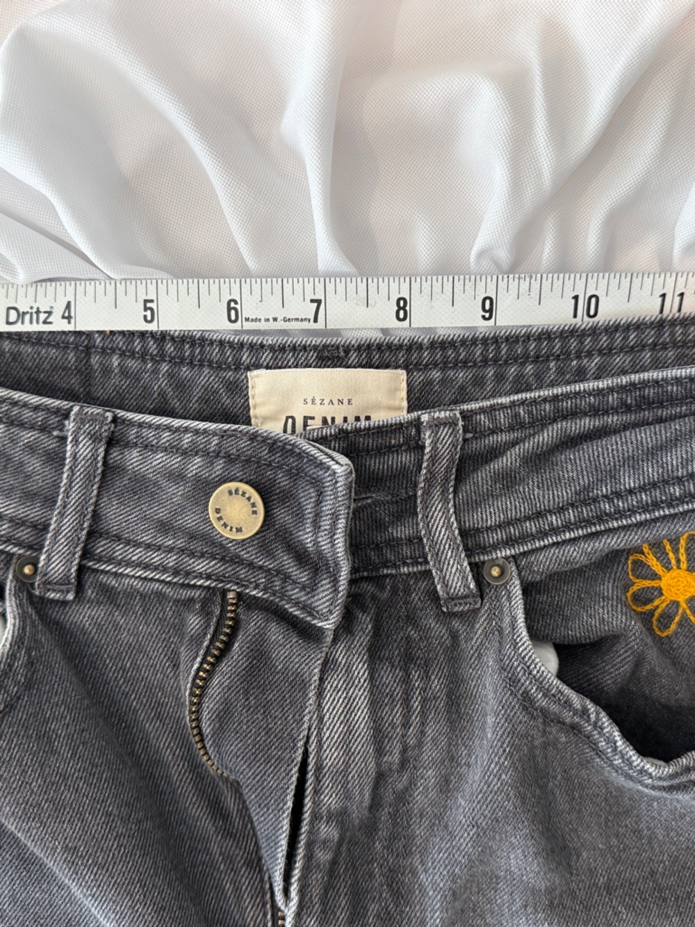 Sezane Denim Black/Charcoal Jeans with Yellow Flower Embroidery - Picture 7 of 8